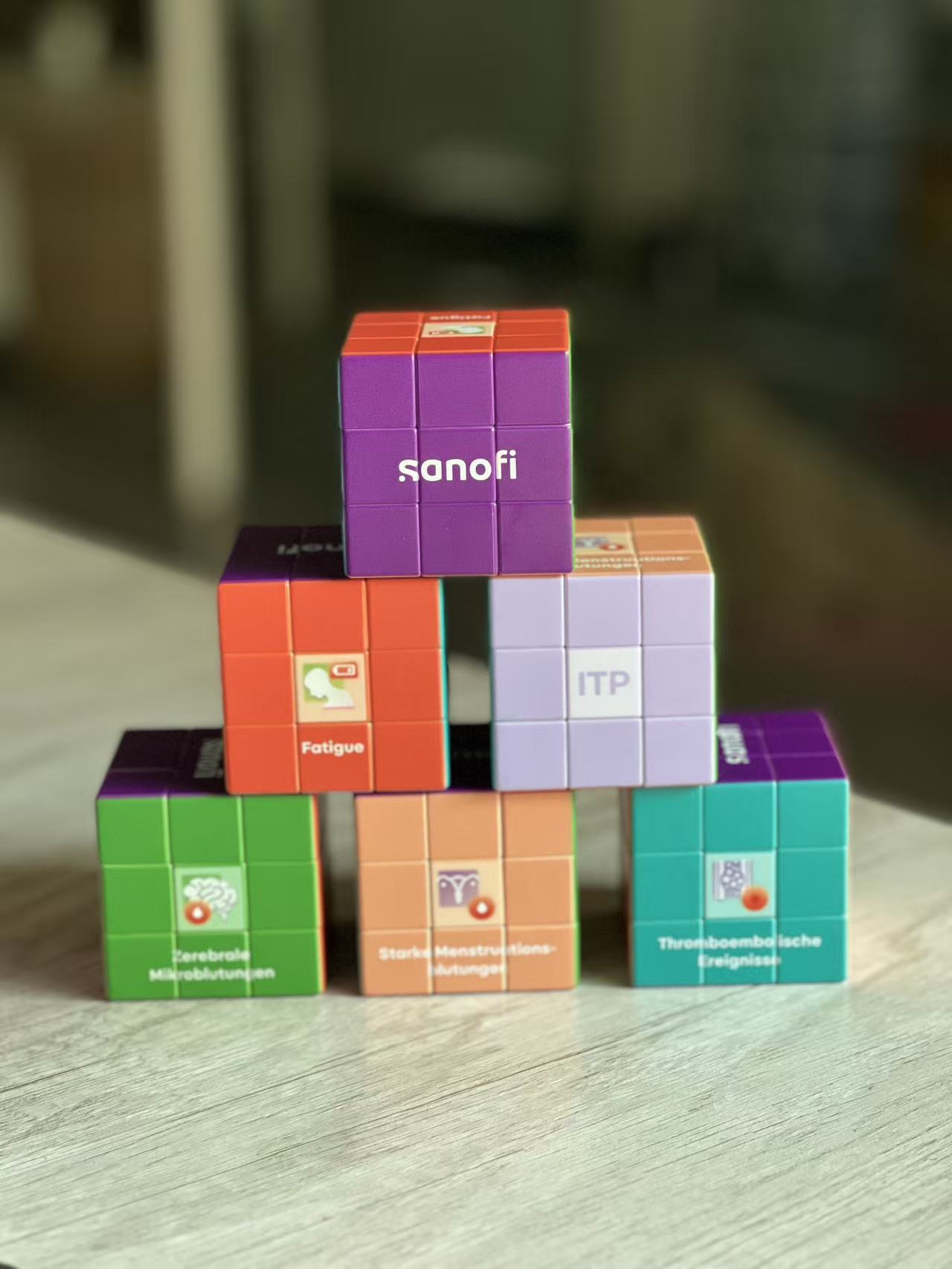 cubo Rubik promocional impreso con logo para ferias y eventos - promo-tenis.com